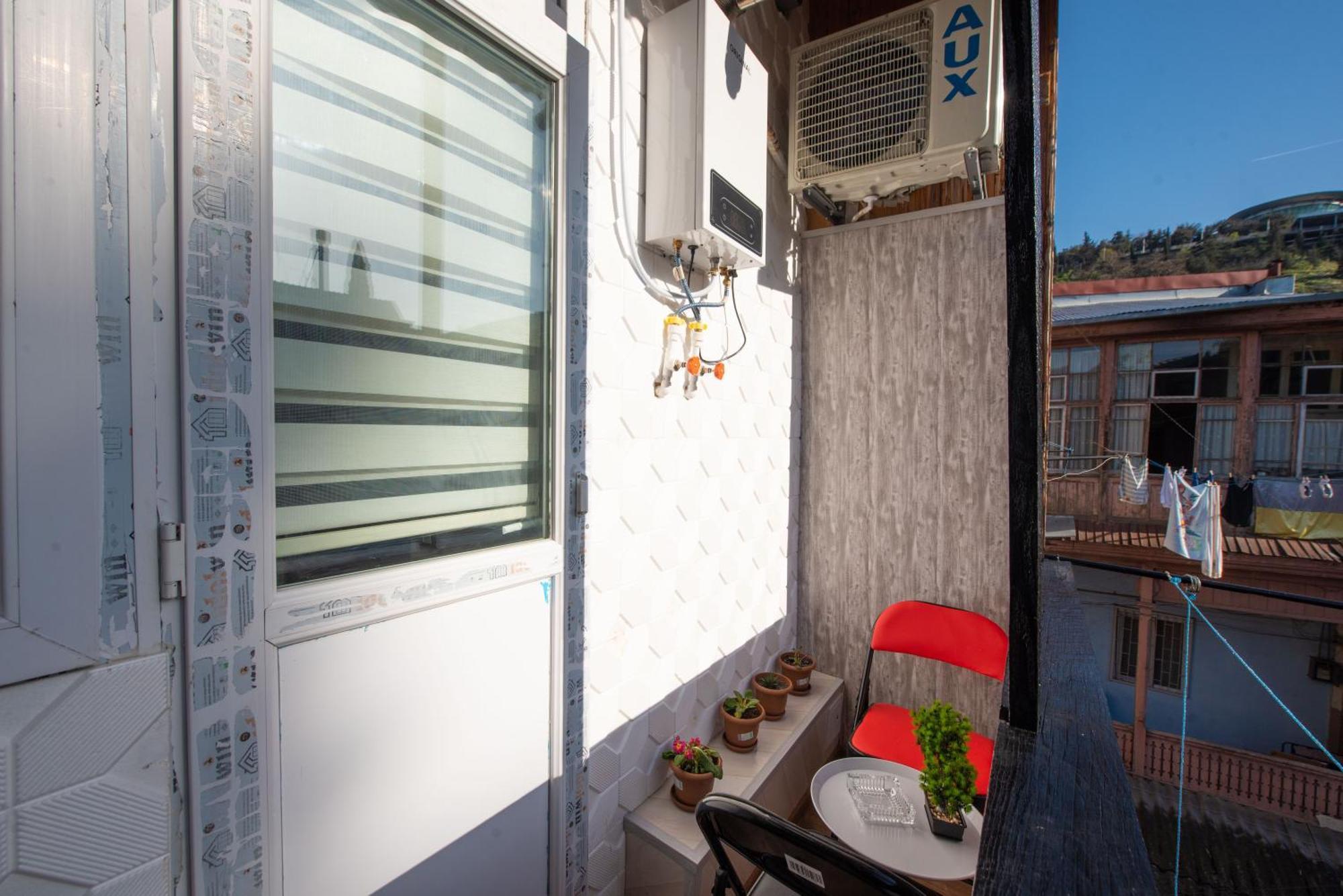 Apartment In Old Тбилиси Экстерьер фото